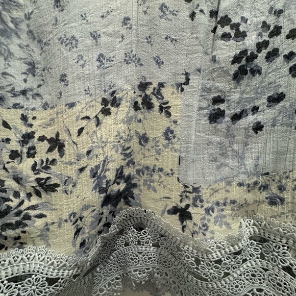 Flint and Moss Floral Lace Trim Women's Top - Picture 7 of 7